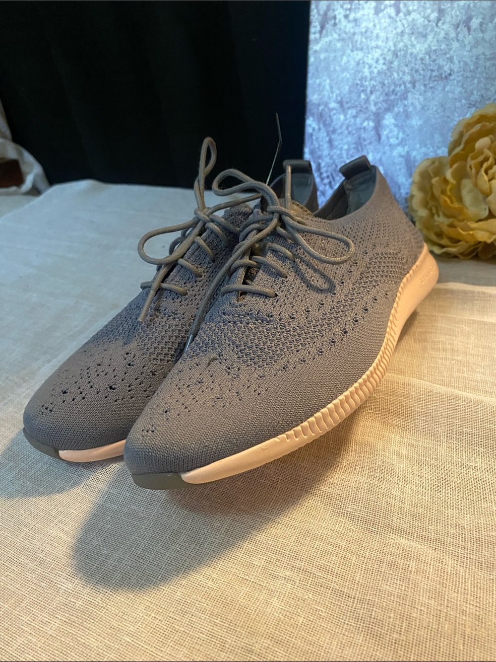 Cole Haan SZ 9 ZEROGRAND STCHLTE  Ironstone & Blush Knit Lace-Up Sneakers